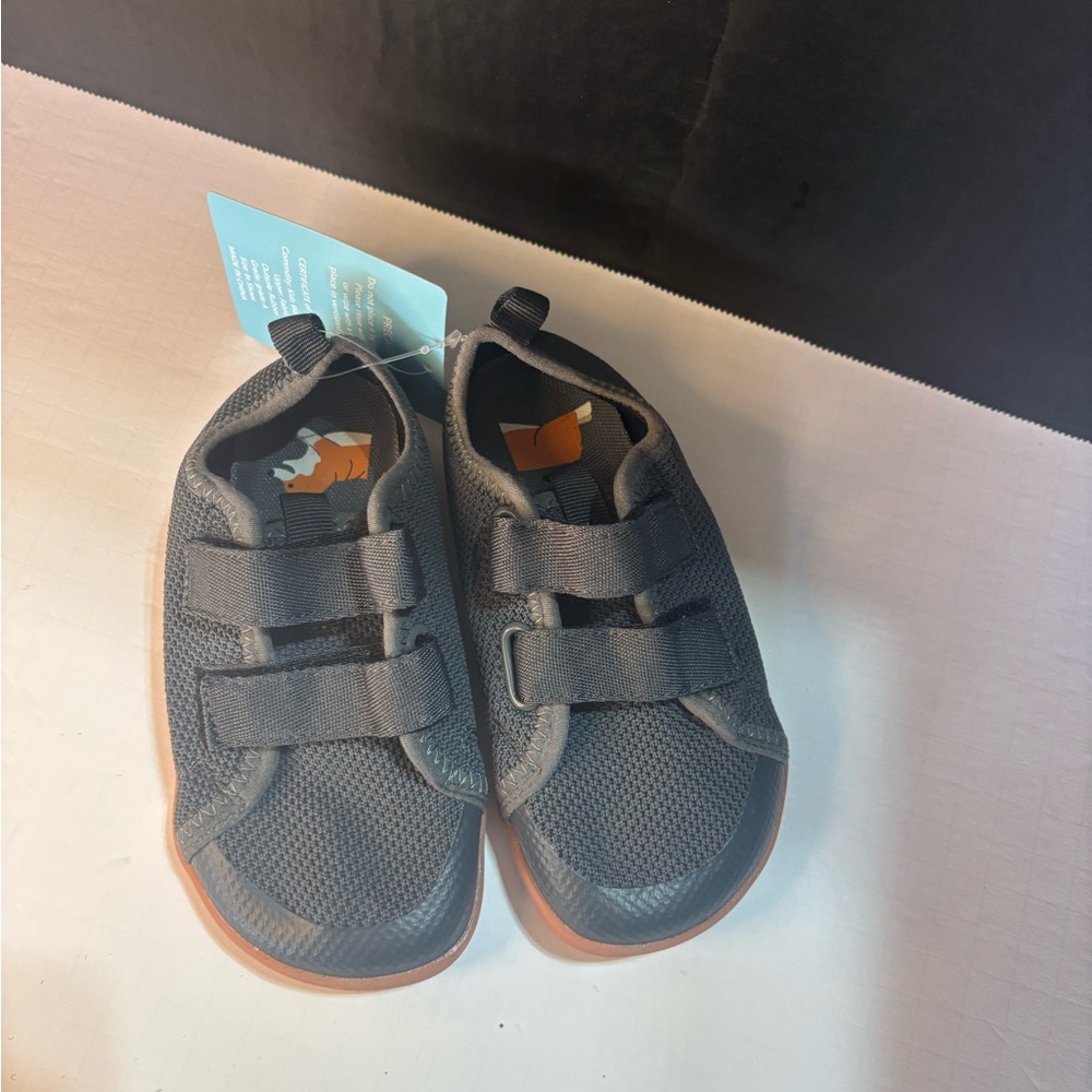 New toddler wide walking shoes - Picture 2 of 6